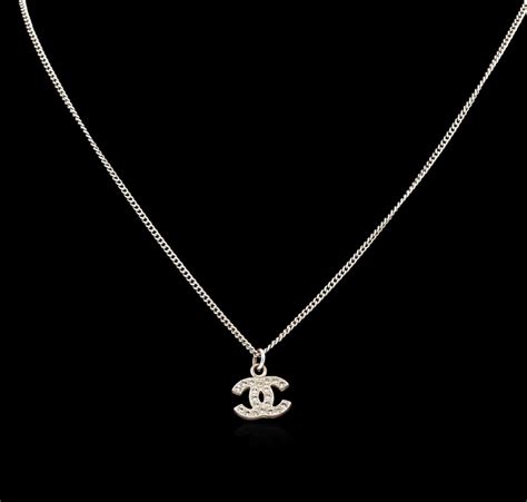 chanel logo anhänger|Chanel necklace authentic.